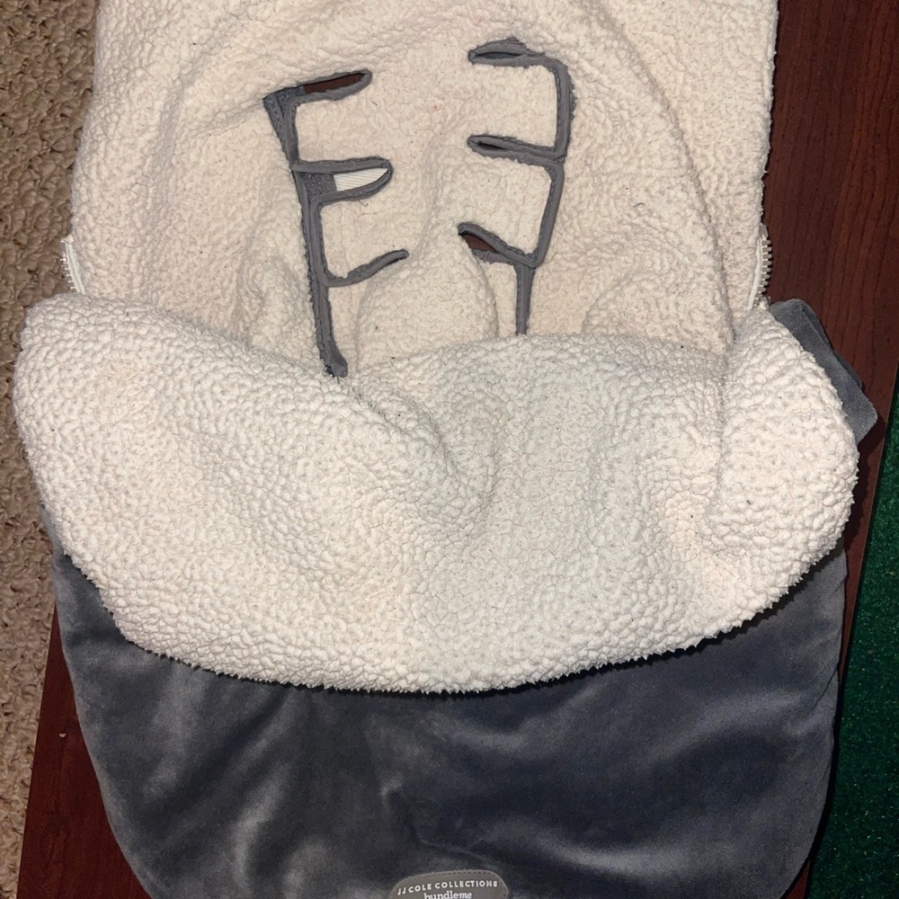 JJ COLE Gray and Cream Sherpa Hooded Scarf